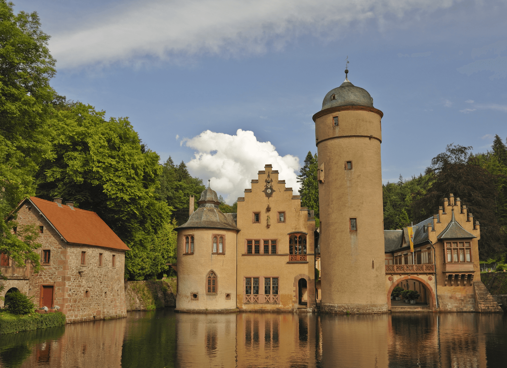 Schloss Mespelbrunn.png